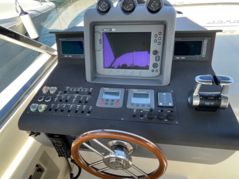 Wynajem Motorówka Tornado z patentem 