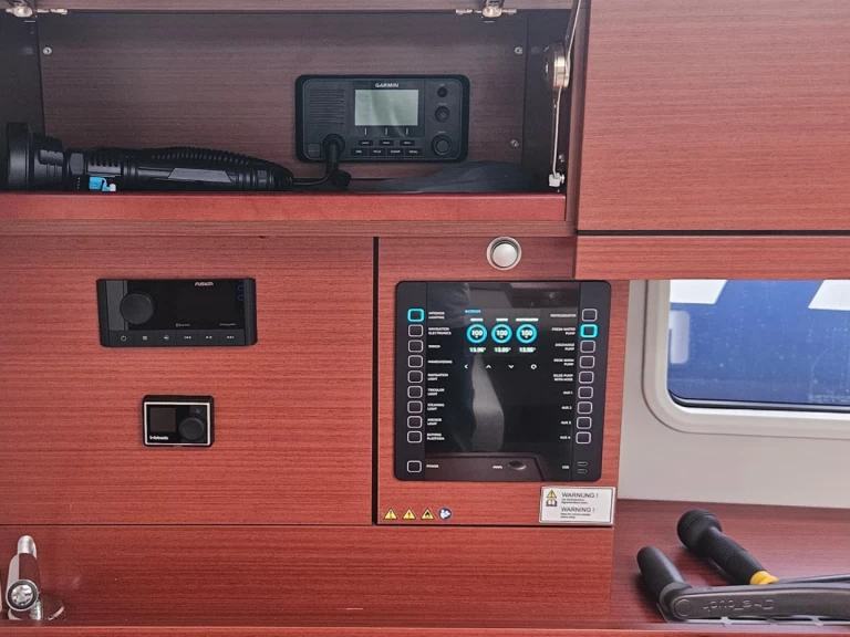 Wynajem Żaglowiec Hanse z patentem 