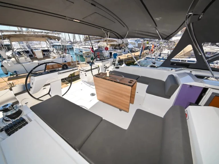 Bavaria Bavaria C46 między profesjonalistami a osobami prywatnymi w Zadar