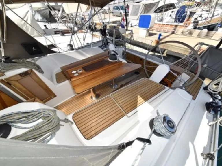 Wynajem Żaglowiec Bavaria z patentem 