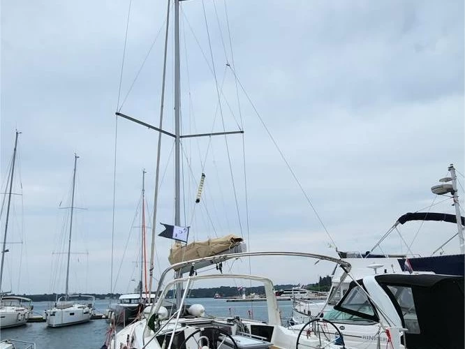 Bénéteau Oceanis 41.1 między profesjonalistami a osobami prywatnymi w Pula