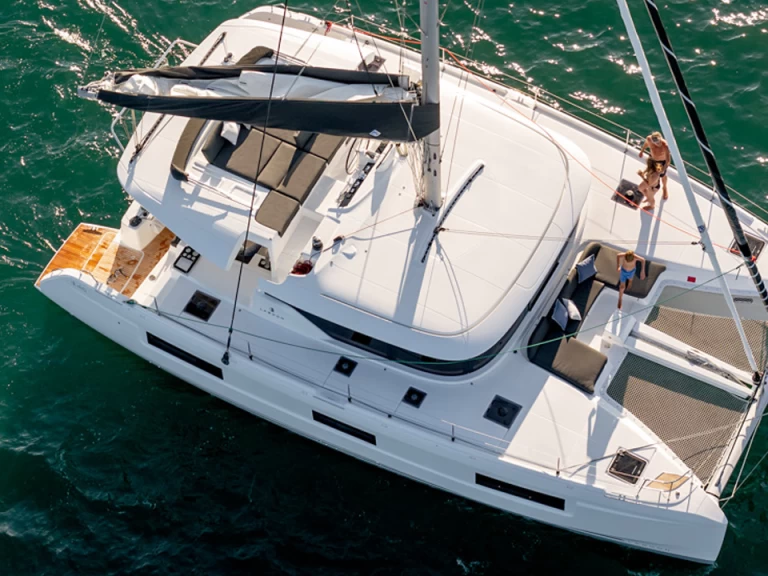 Wynajem Katamaran Lagoon z patentem 