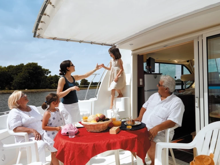 Nicols Estivale Quattro między profesjonalistami a osobami prywatnymi w Eembrugge