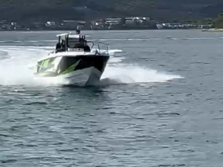 Wynajem Motorówka GRANDE MARE 29 z patentem 