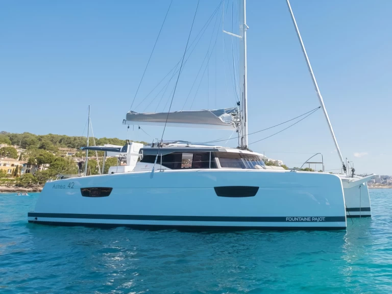 Wynajmij Fountaine Pajot Astrea 42 w Irákleion