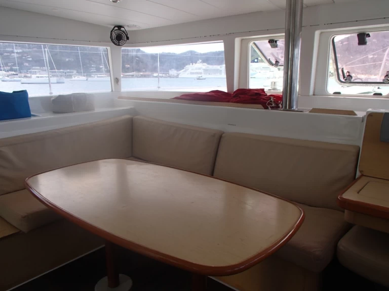 Wynajem Katamaran Lagoon z patentem 