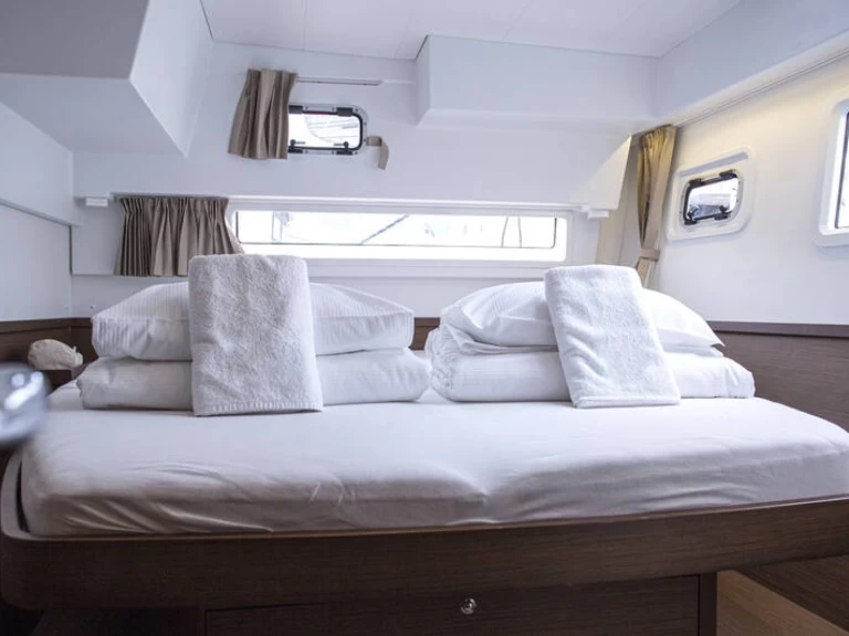 Wynajem łodzi Trogir tanio Lagoon 42