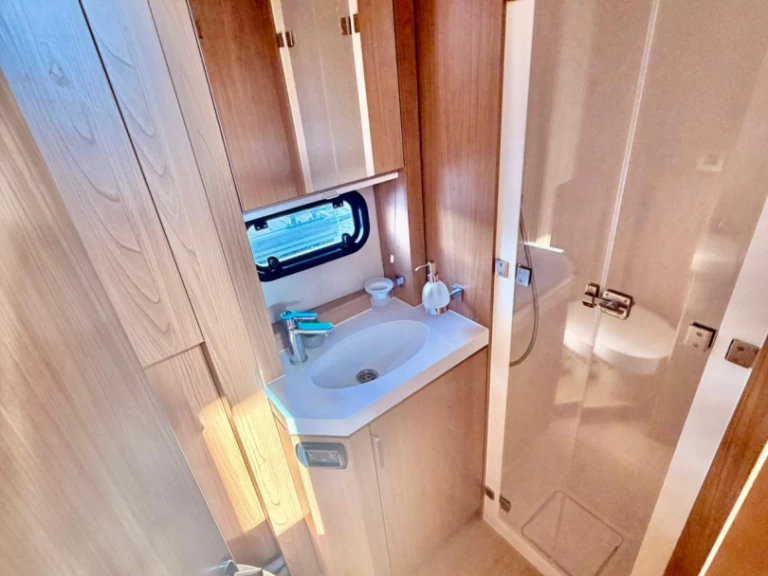 Wynajmij Katamaran z lub bez skippera Bali w Primosten