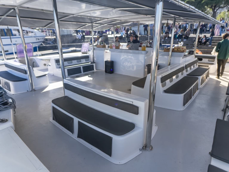 Fountaine Pajot Tahiti 78 między profesjonalistami a osobami prywatnymi w Barcelona