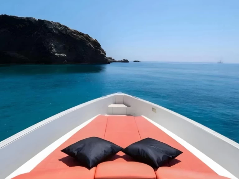 Motorówka do wynajmu w Ibiza Town w najlepszej cenie