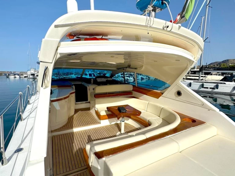 Wynajem Motorówka Conam z patentem 