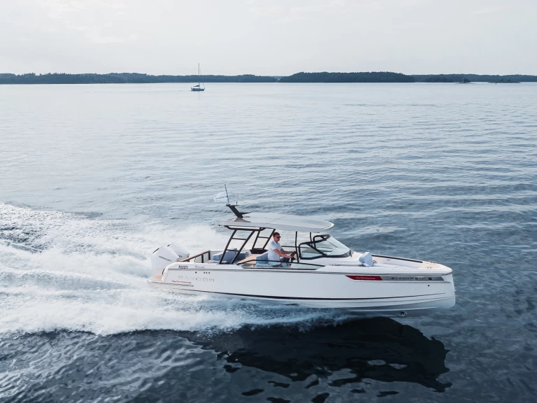 Motorówka do wynajmu w Anávyssos w najlepszej cenie