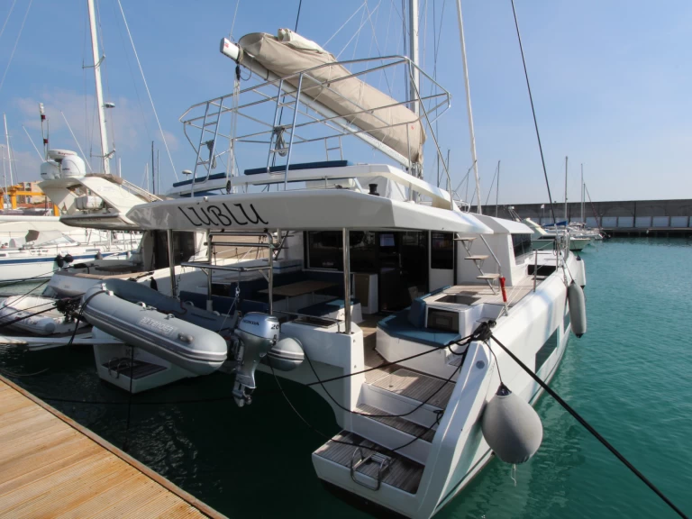Wynajmij Dufour Dufour Catamarans 48 Sail w Olbia