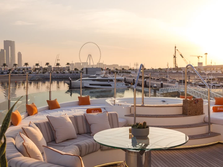Wynajmij Luksusowy jacht z lub bez skippera Sunseeker w Dubaï harbour