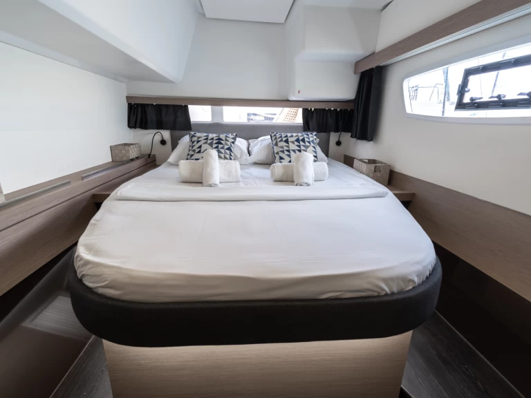 Wynajmij Fountaine Pajot Isla 40 w Lavrio