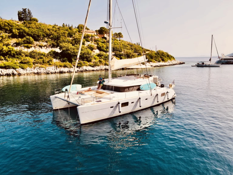 Wynajmij Katamaran z lub bez skippera Lagoon w Palairos