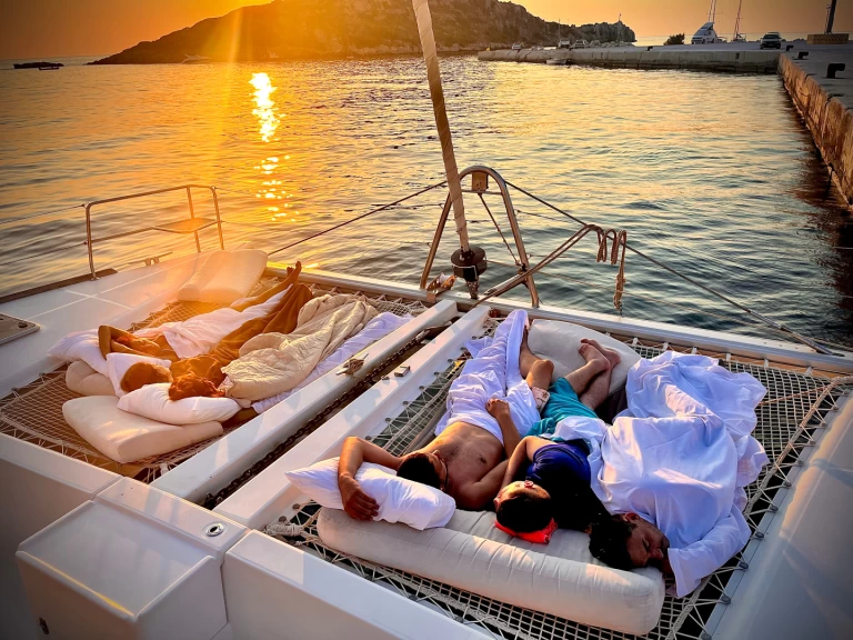 Wynajem Katamaran Lagoon z patentem 