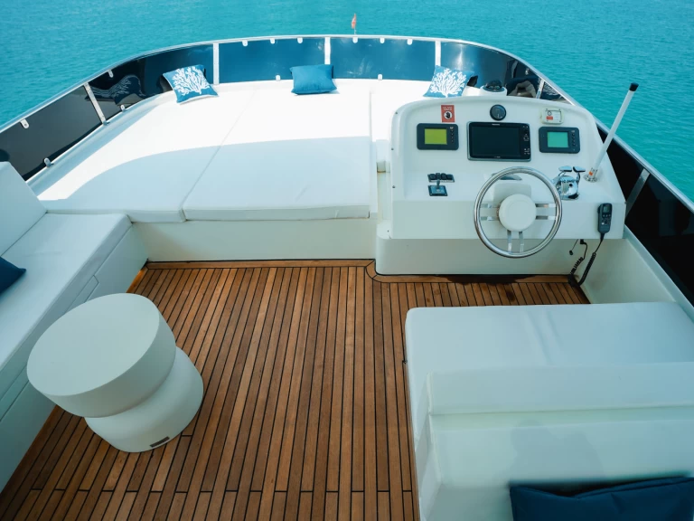 Wynajem Luksusowy jacht w Dubaï harbour - Sunseeker Polans