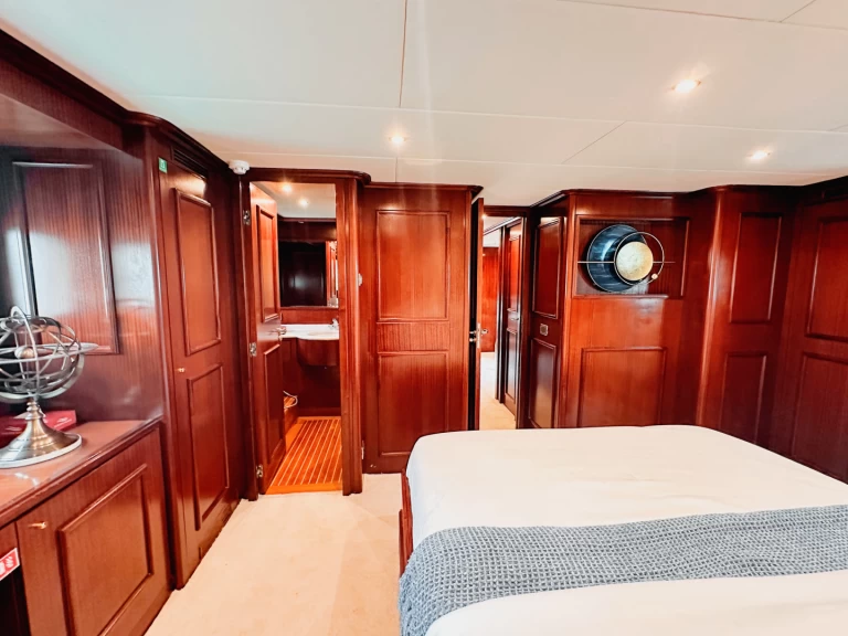 Wynajem łodzi Dubaï harbour tanio Freedom