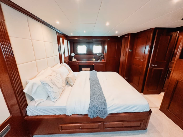 Wynajem Luksusowy jacht w Dubaï harbour - Azimut Freedom