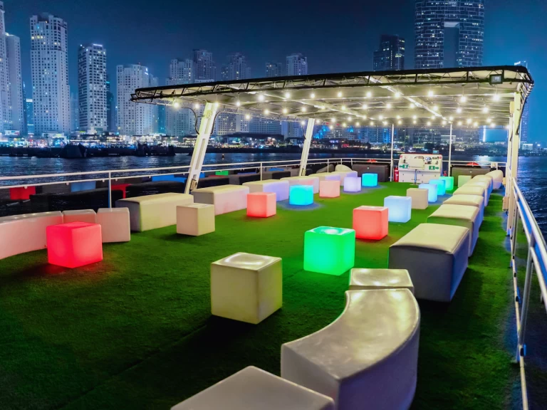 Luksusowy jacht do wynajmu w Dubaï harbour w najlepszej cenie