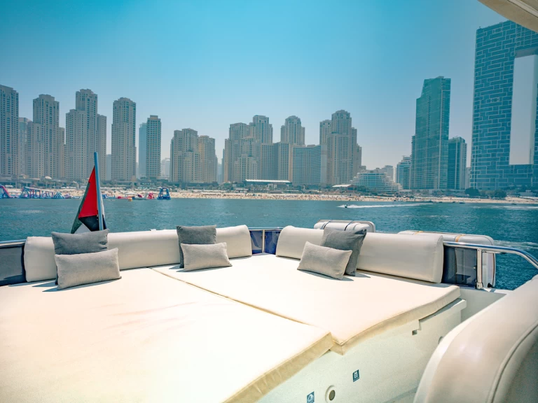 Wynajmij Luksusowy jacht z lub bez skippera Sunseeker w Dubaï harbour