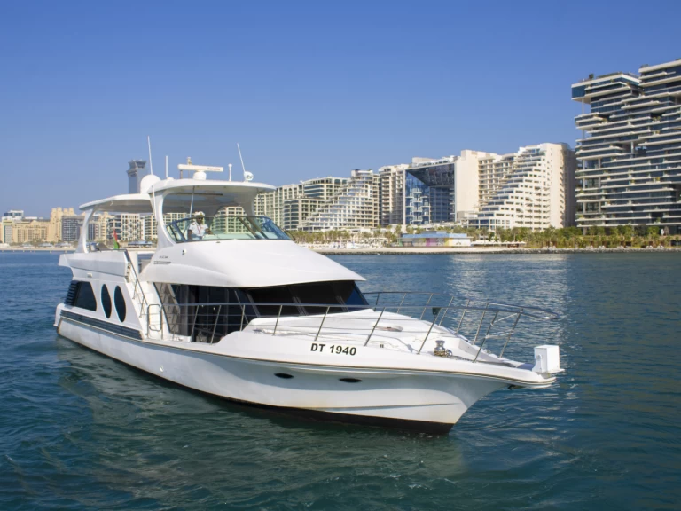 Azimut X23 między profesjonalistami a osobami prywatnymi w Dubaï harbour
