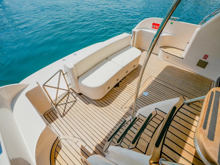 Wynajmij Motorówka z lub bez skippera Sunseeker w Dubaï harbour