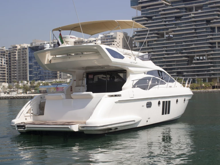Gulf Craft - Majesty Yachts X7 między profesjonalistami a osobami prywatnymi w Dubaï harbour