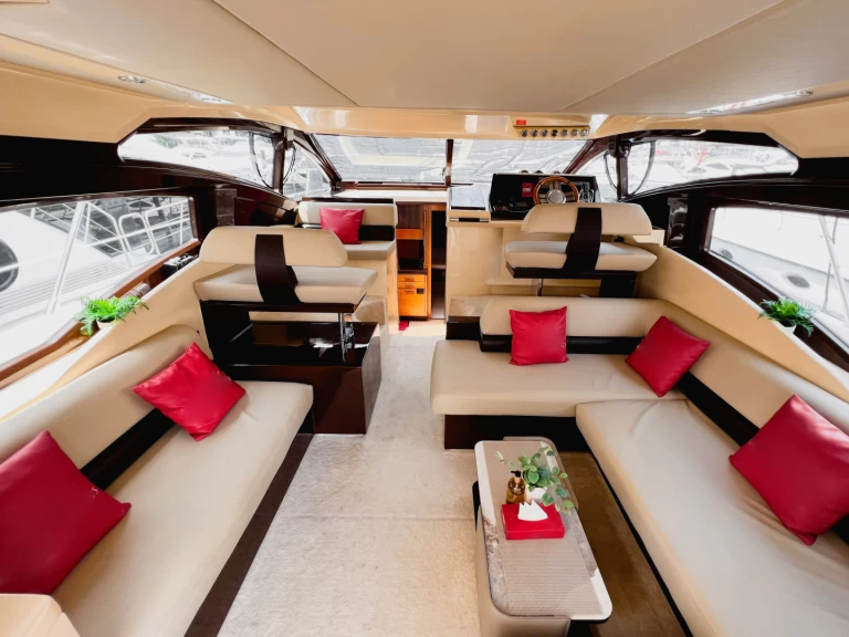 Wynajem łodzi Dubaï harbour tanio X7