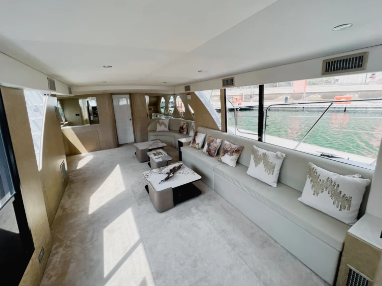 Luksusowy jacht do wynajmu w Dubaï harbour w najlepszej cenie