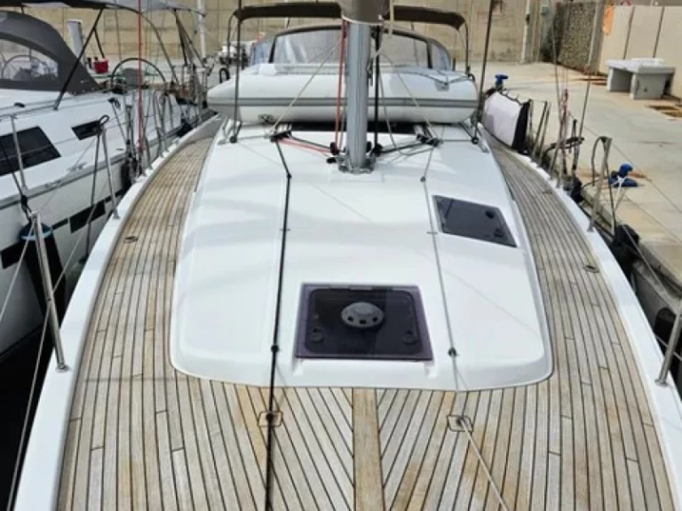 Żaglowiec do wynajmu w San Vincenzo w najlepszej cenie