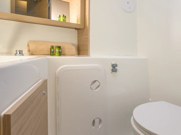 Wynajem Katamaran Lagoon z patentem 