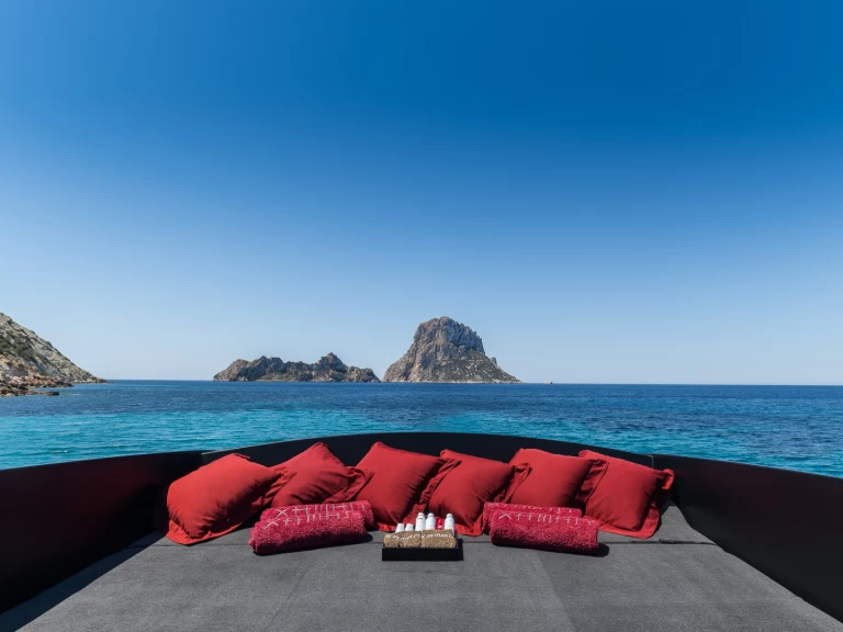 Wynajem łodzi Ibiza Town tanio Pershing 90