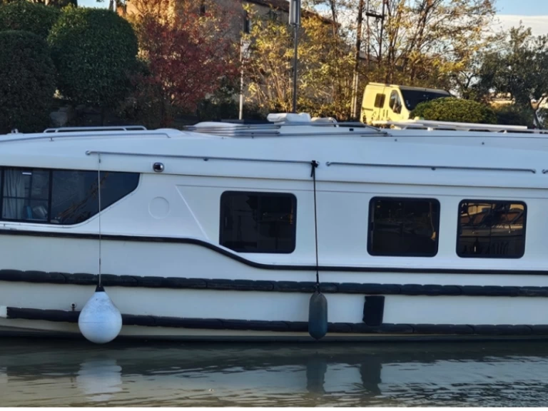 Le Boat Vision 3 między profesjonalistami a osobami prywatnymi w Capestang