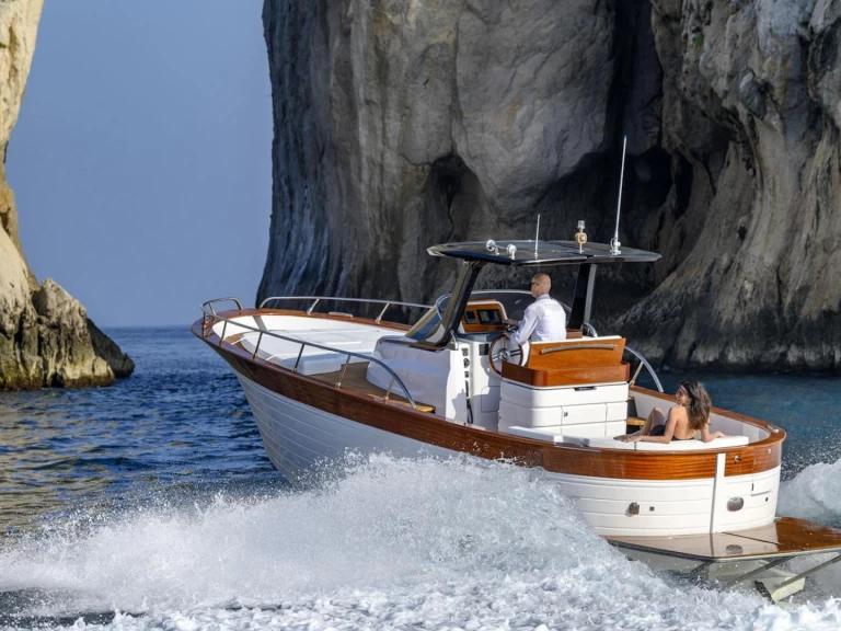 Wynajem Motorówka Mimi z patentem 