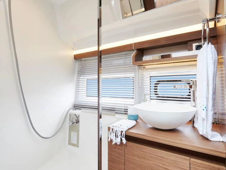 Wynajmij Motorówka z lub bez skippera Jeanneau w Makarska