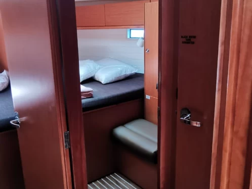 Bavaria Cruiser 46 między profesjonalistami a osobami prywatnymi w Volos