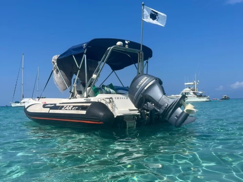 Wynajem Łódż półsztywna Zar z patentem 