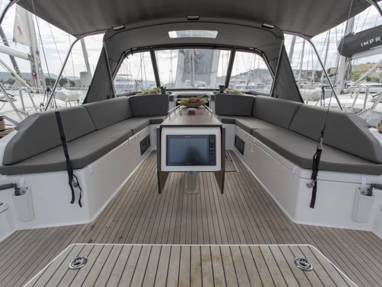 Wynajem Żaglowiec Dufour z patentem 