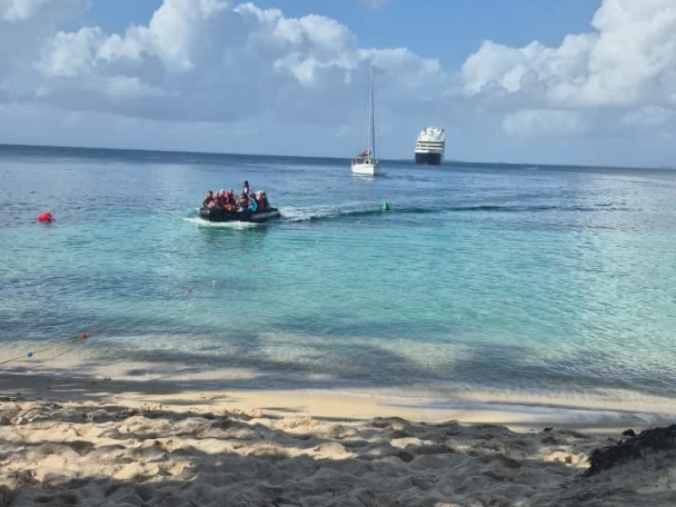 Wynajem Żaglowiec Jeanneau z patentem 