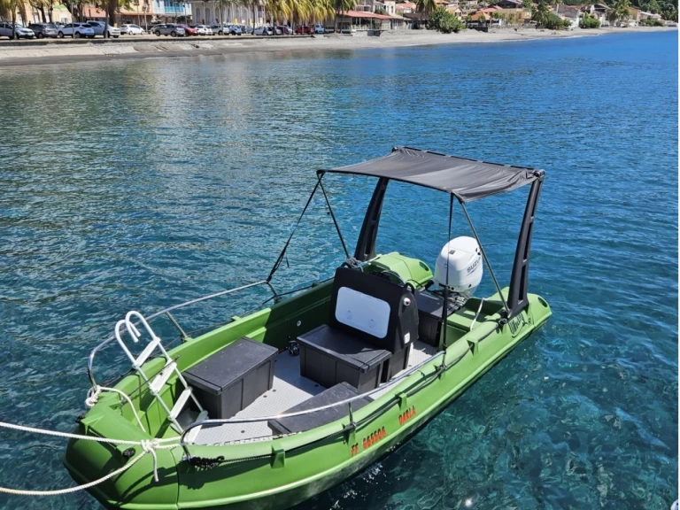 Motorówka do wynajmu w Le François w najlepszej cenie