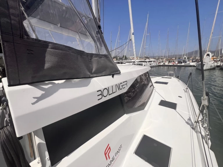 Wynajem Katamaran Fountaine Pajot z patentem 