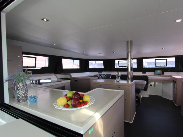 Wynajmij Dufour Dufour Catamarans 48 Sail w Olbia