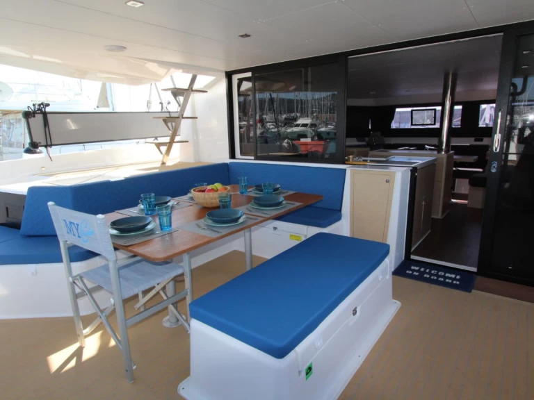 Wynajmij Dufour Dufour Catamarans 48 Sail w Olbia