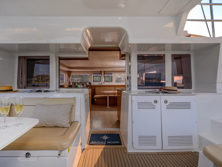 Lagoon Lagoon 450 F między profesjonalistami a osobami prywatnymi w Trogir