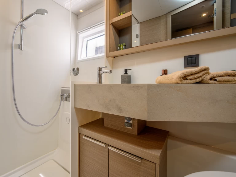 Wynajem łodzi Trogir tanio Lagoon 46