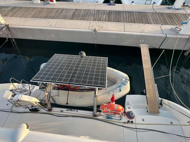 Wynajmij Katamaran z lub bez skippera Lagoon w Neapol