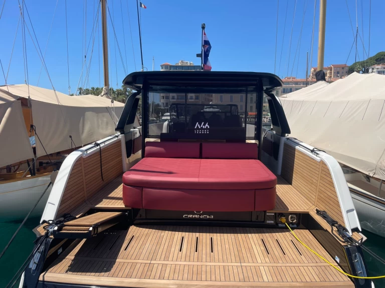 Cranchi Cranchi A 46 między profesjonalistami a osobami prywatnymi w Cannes