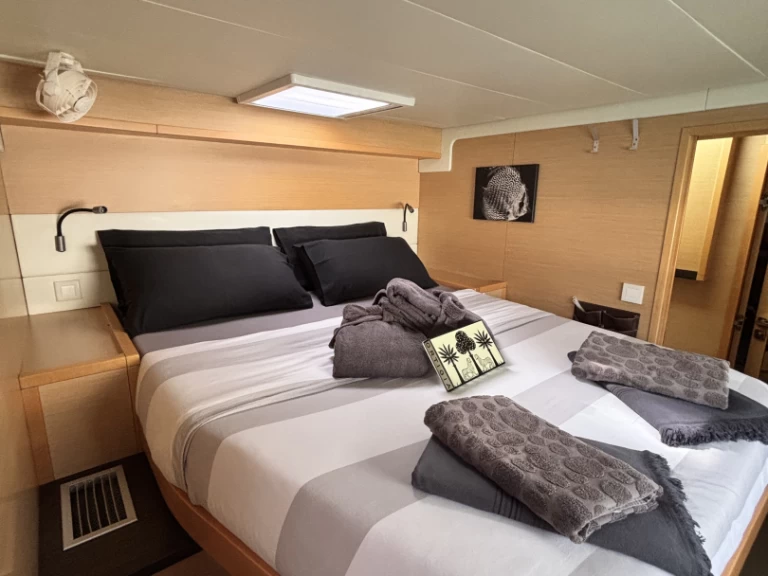 Wynajmij Katamaran z lub bez skippera Lagoon w Capo d'Orlando